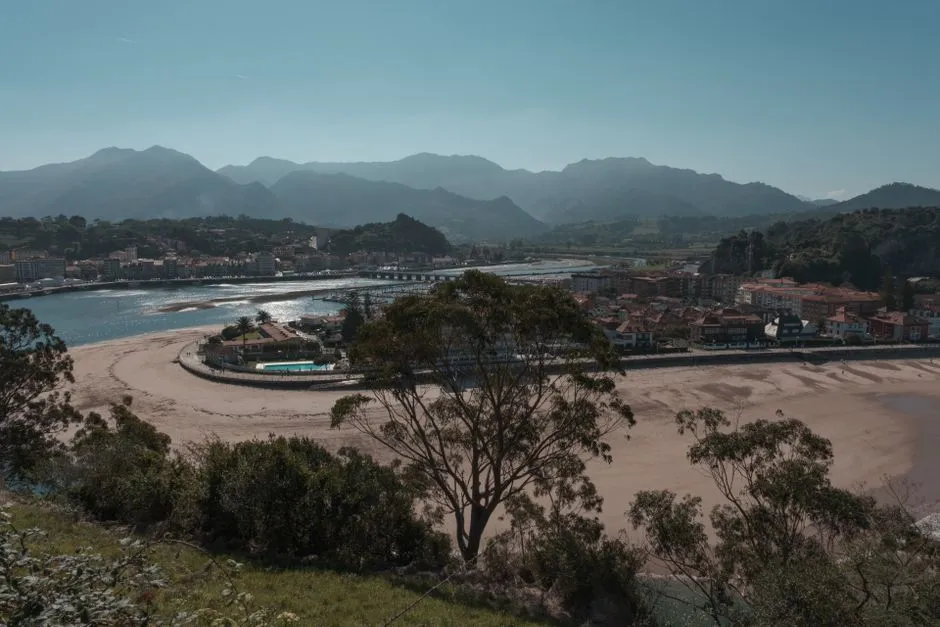 Ribadesella's beach with the mountains behind