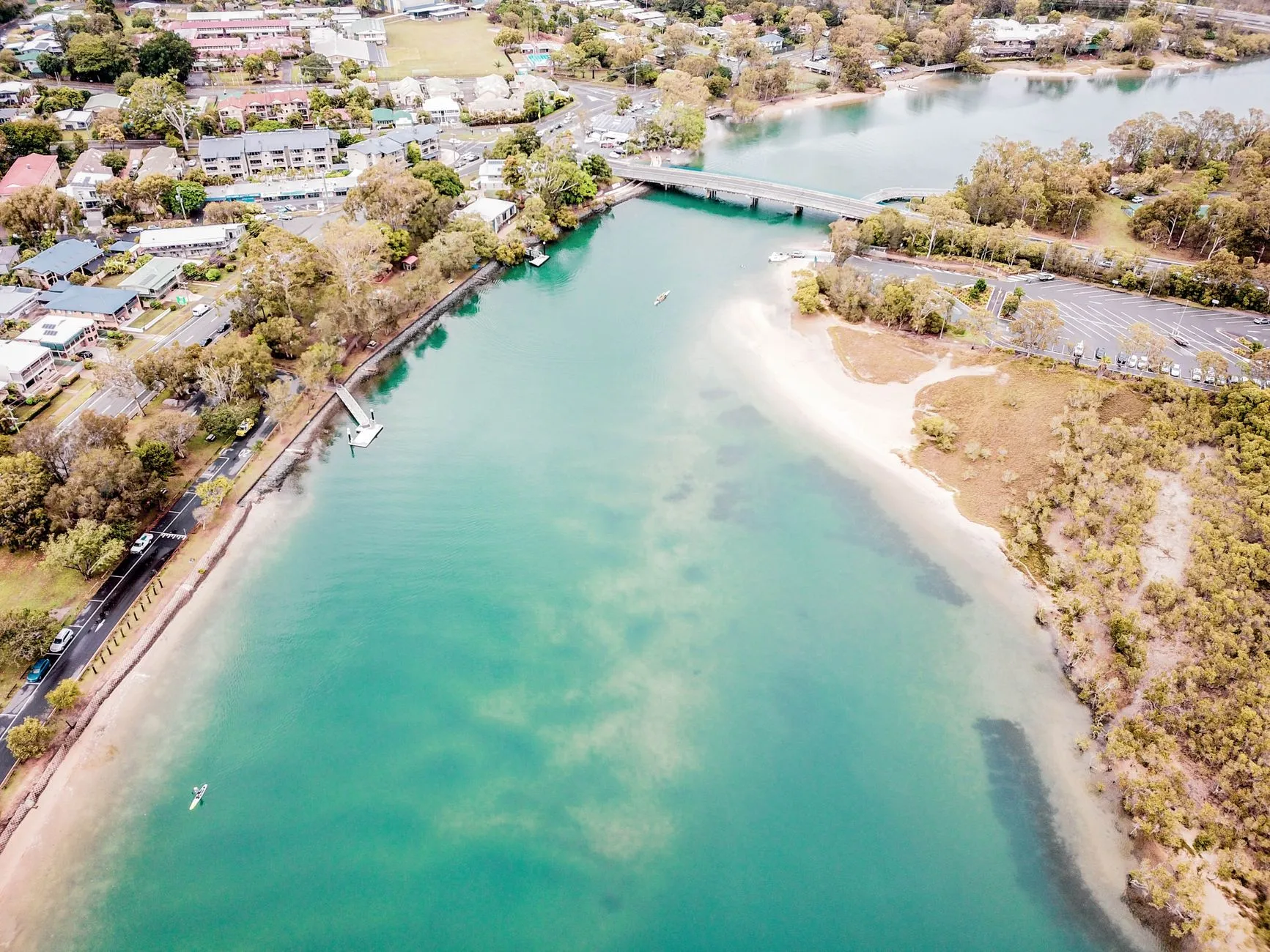 Currumbin Creek behind the Alley: flat water, sand spits and SUP traffic