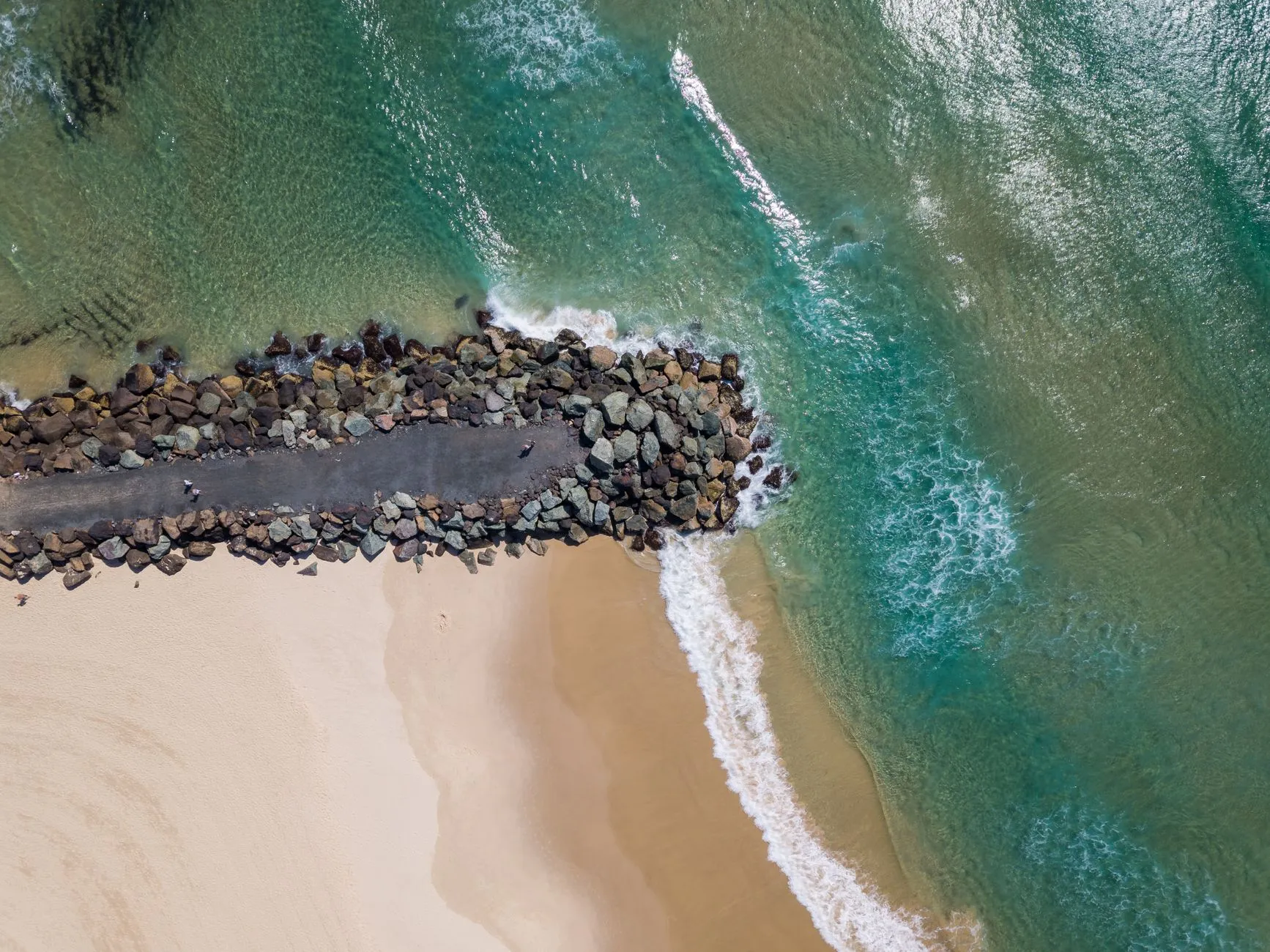 The sand engine from above: a groyne holds the bank together at Coolangatta