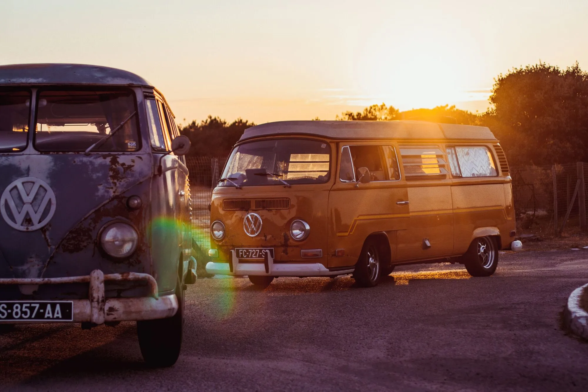 Two old Volkswagen vans at Lège-Cap-Ferret, the way a lot of people still do this coast