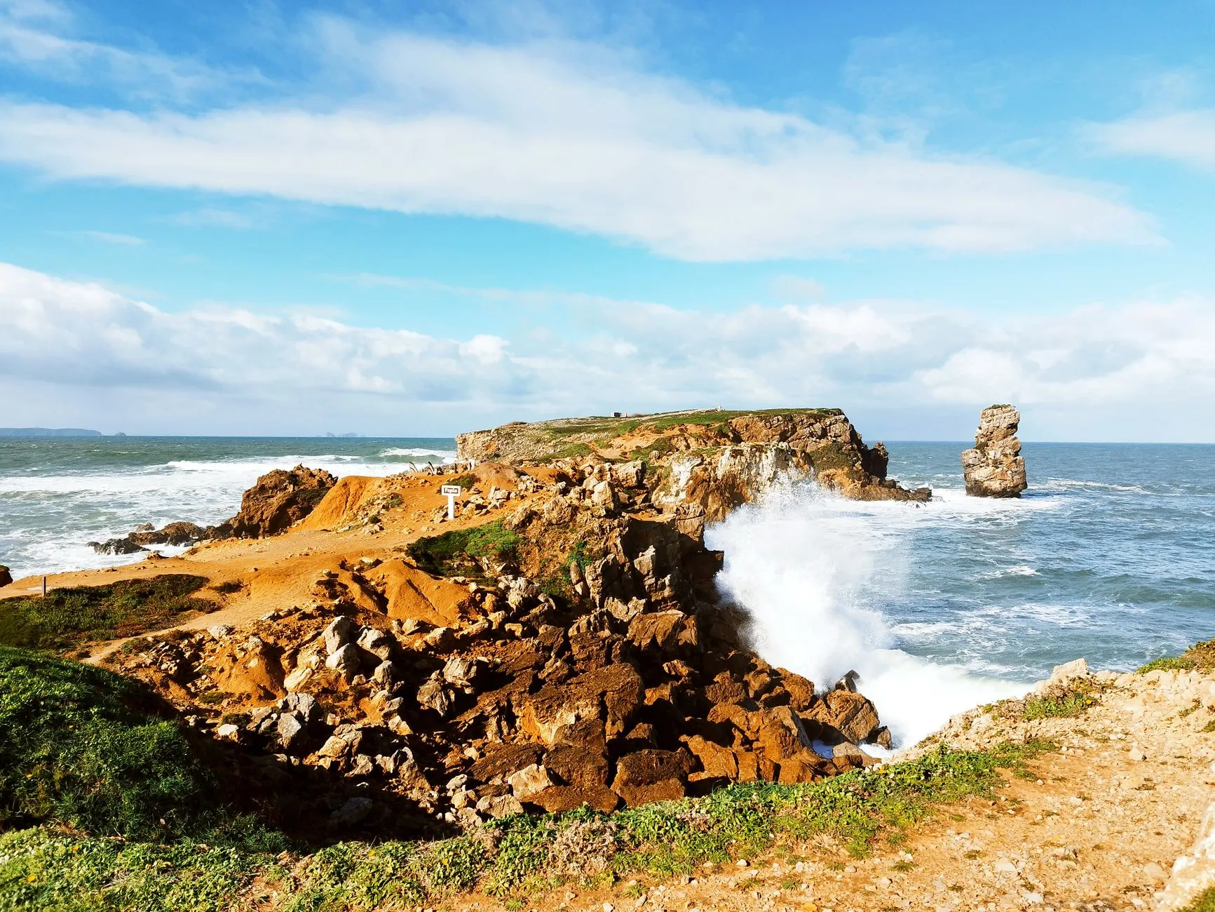 The Papôa headland takes a set on the chin