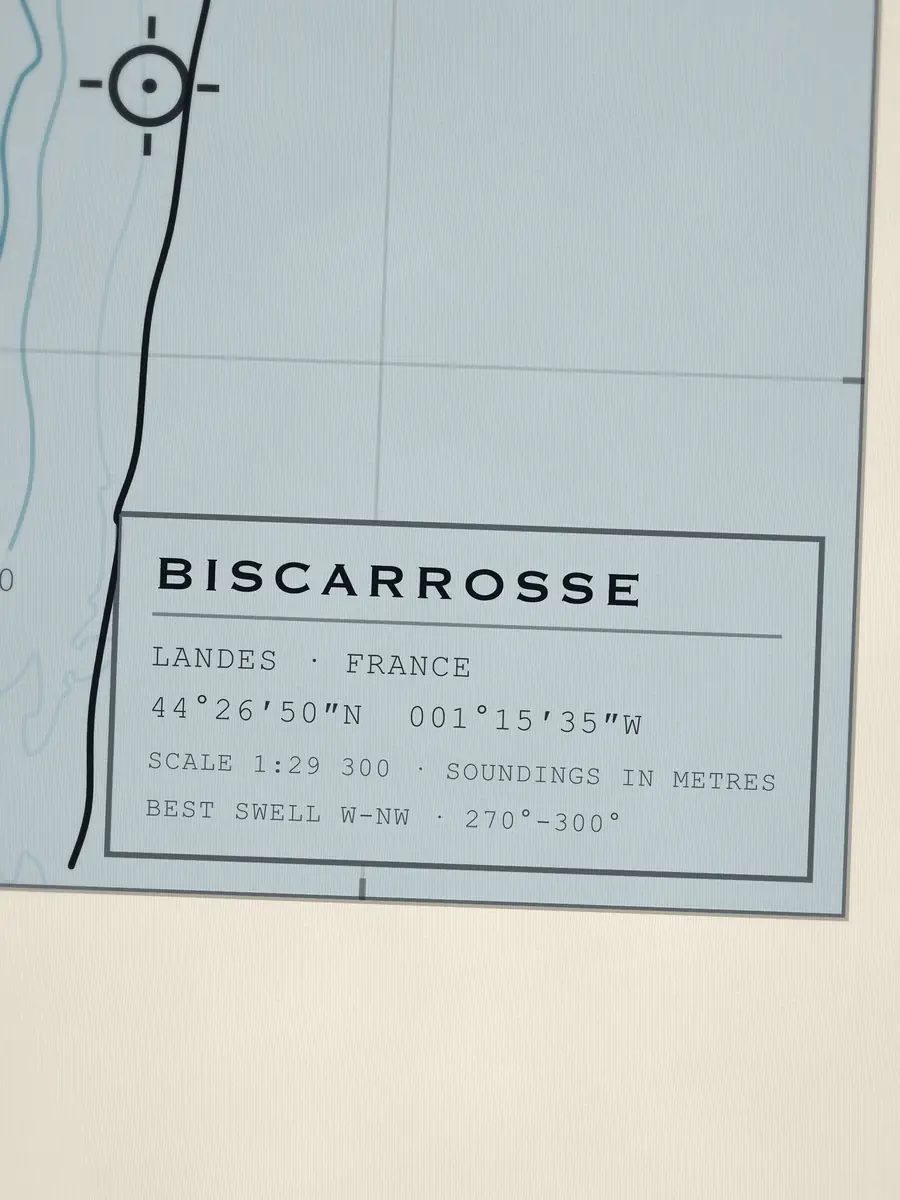 Close-up of the Biscarrosse title block: coordinates, scale and best swell