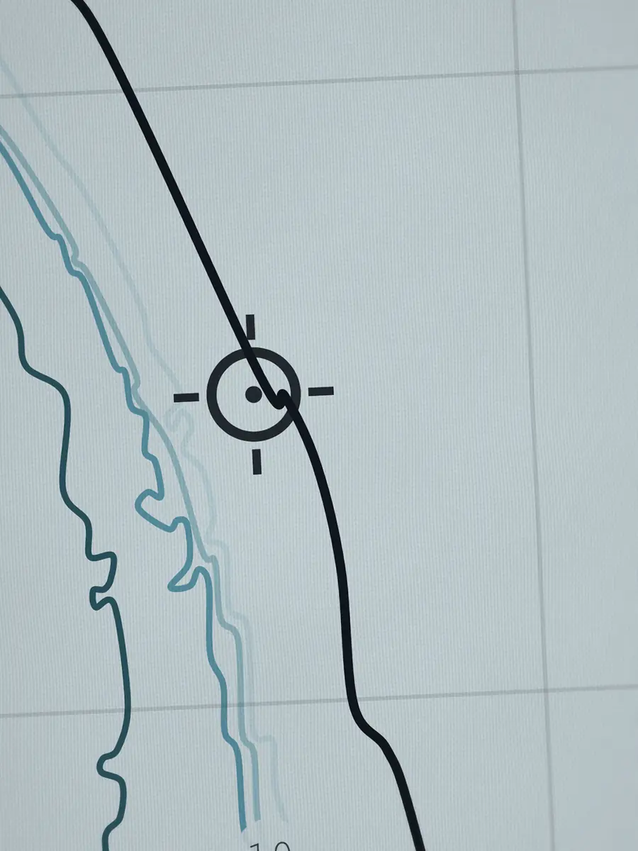 Close-up of the Cardiff Reef peak and the depth contours around it