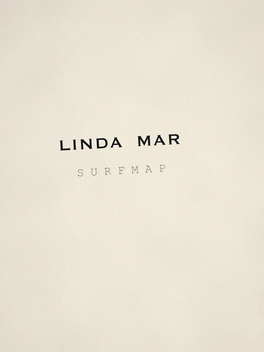 Gros plan sur le nom Linda Mar imprimé sur le cœur