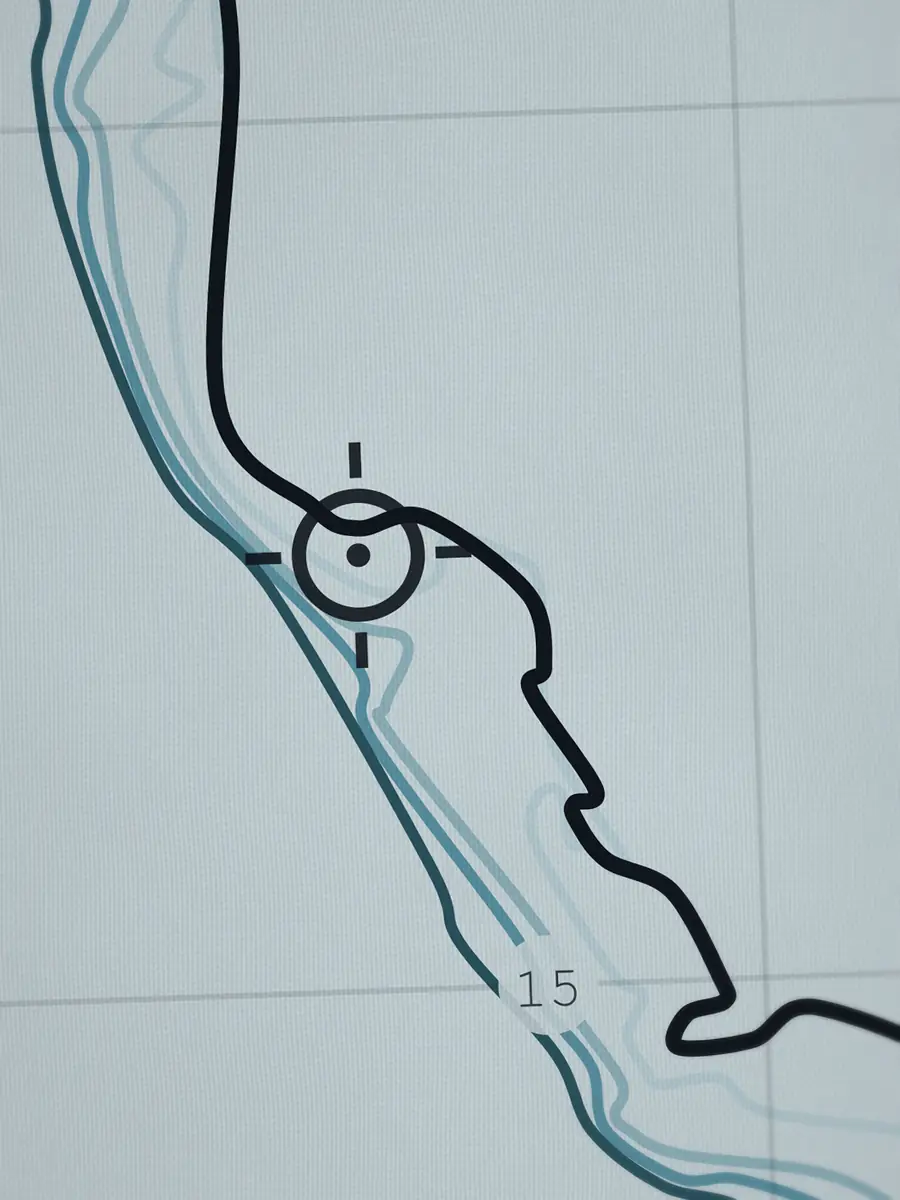 Close-up of the Makaha peak and the depth contours around it